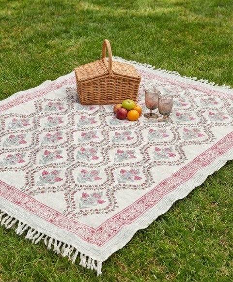 Handbedruckter Baumwoll-Wurfüberwurf „Mughal Garden“ mit Fransen – 235 x 130 cm